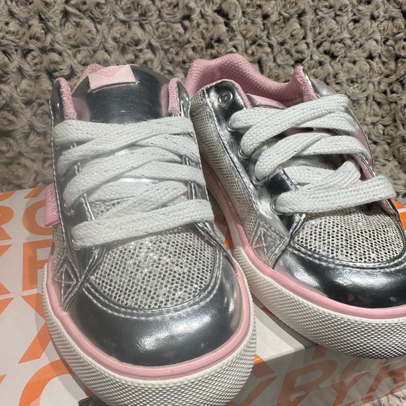 ROXY Girls Aliso Silver Sparkle Sneakers Girls US Size 10 Brand New With Box - Picture 9 of 11